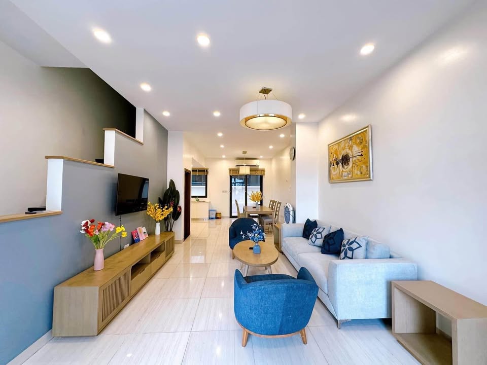 Cần bán Căn hộ chung cư đường Hoàng Quốc Việt, Phường Bãi Cháy, Diện tích 99m², Giá 8.4 Tỷ 10