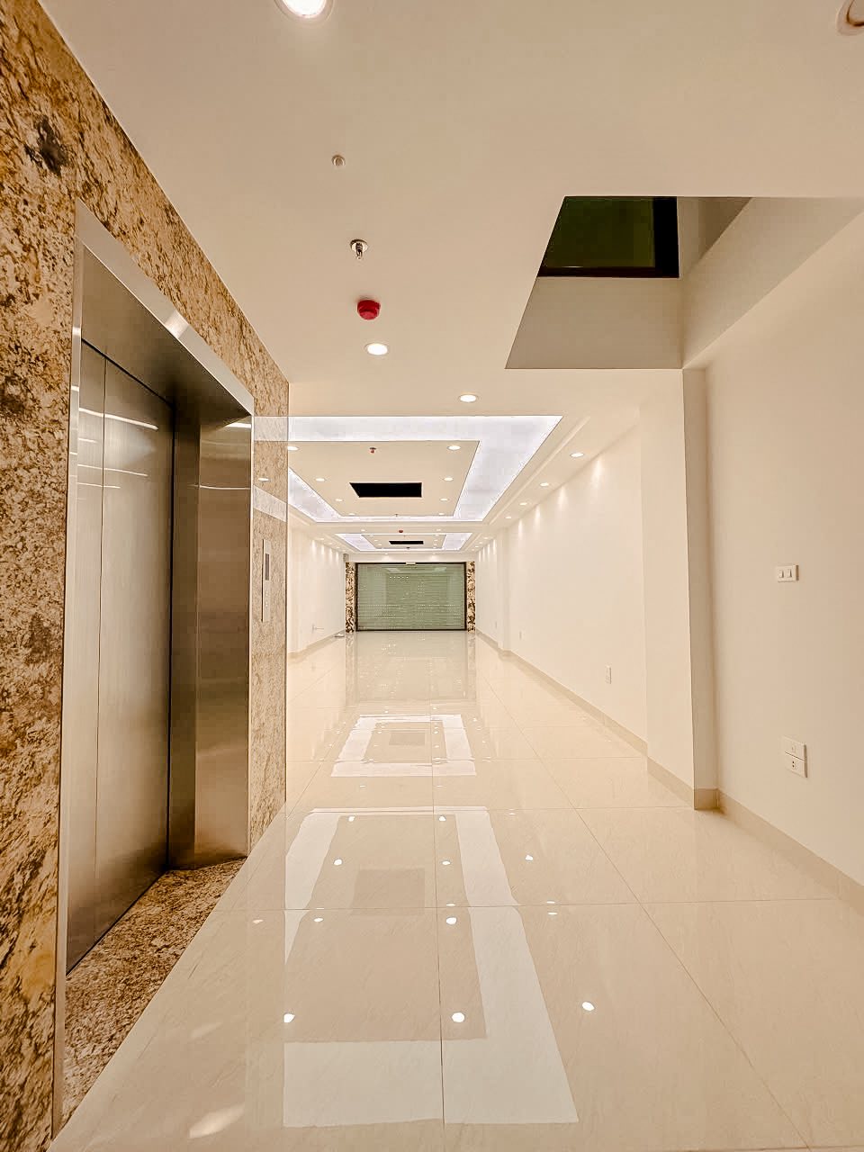 MẶT PHỐ NGUYỄN KHANG - TÒA VP 8 TẦNG - 80M² - VỈA HÈ - VIEW SÔNG - SỔ VUÔNG ĐÉT 4