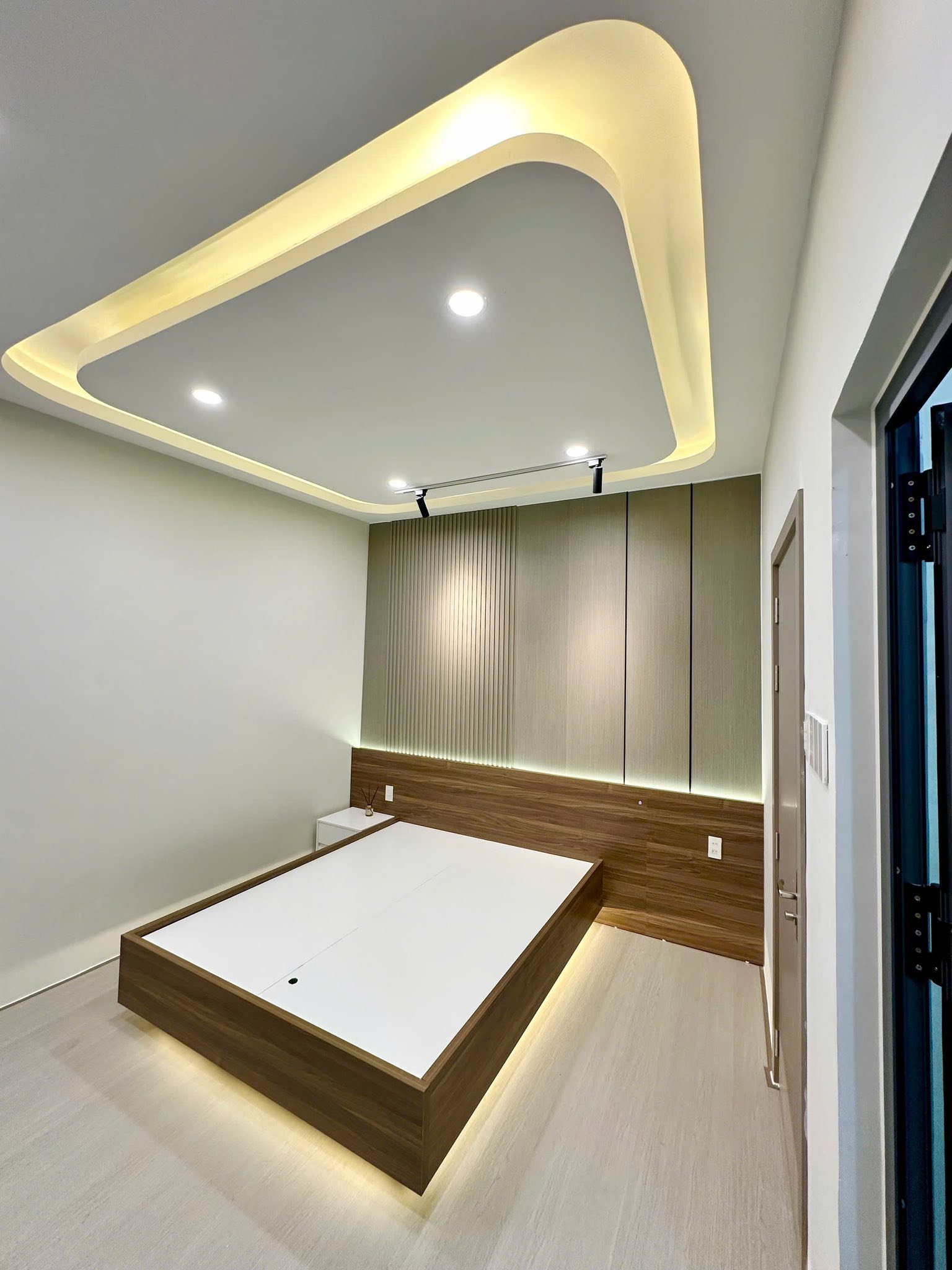BÁN NHÀ MỚI THIẾT KẾ HIỆN ĐẠI 3 TẦNG HẺM ĐƯỜNG THÁP BÀ VĨNH THỌ 4