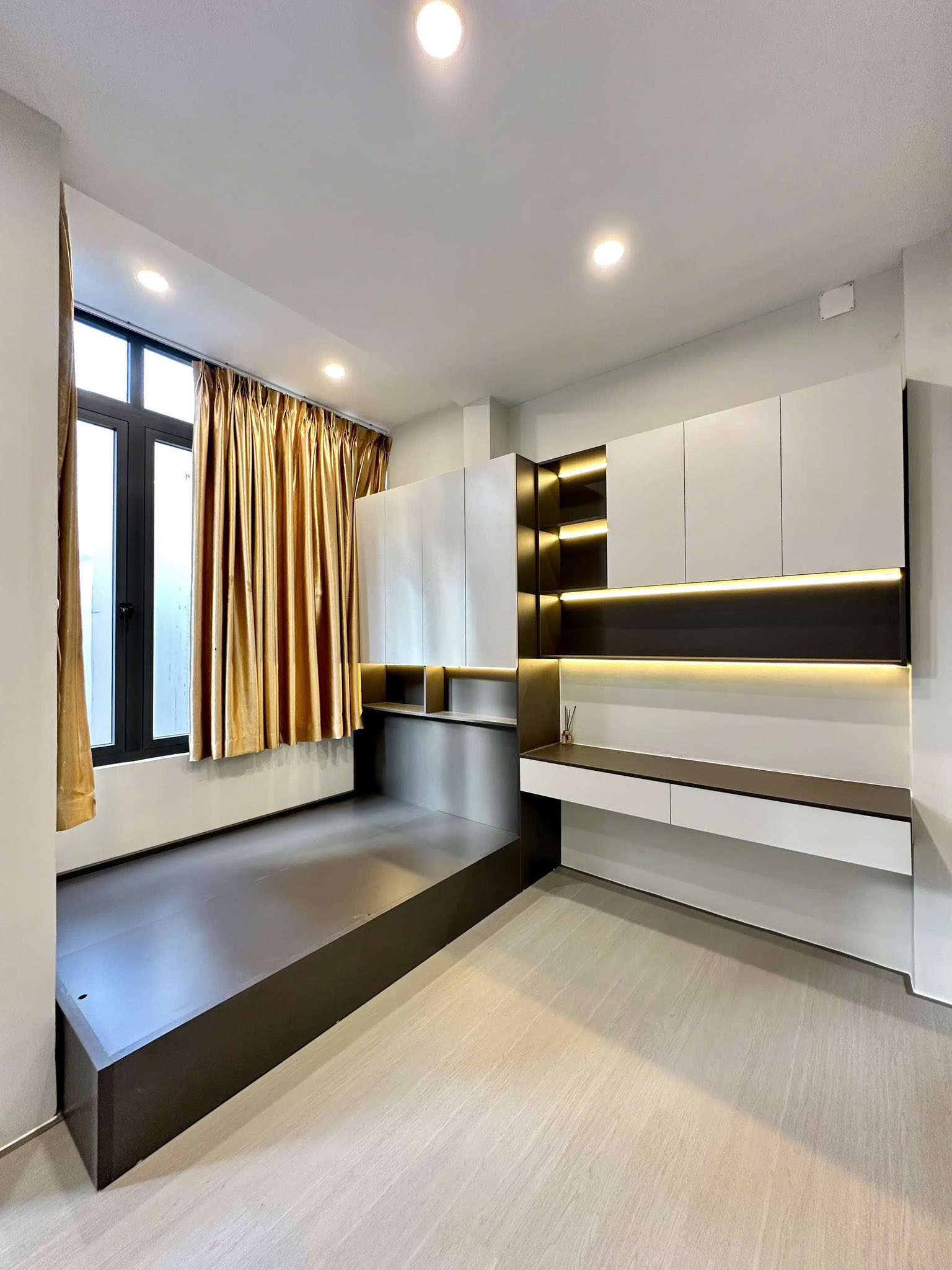 BÁN NHÀ MỚI THIẾT KẾ HIỆN ĐẠI 3 TẦNG HẺM ĐƯỜNG THÁP BÀ VĨNH THỌ 5