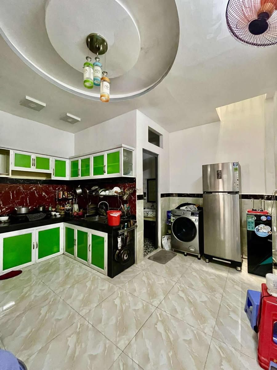NHÀ 2 TẦNG BTCT MỚI TINH NGANG LỚN GẦN 5M. 54M2 GẦN SIÊU THỊ METRO. GIÁ RẺ CHỈ 3.X TỶ TL 4