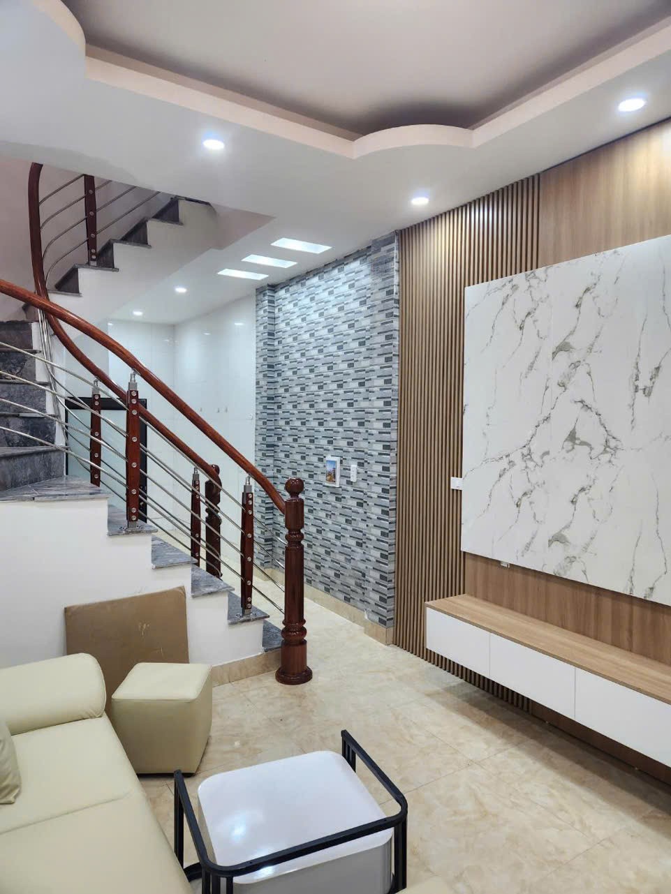 Bán nhà đẹp Kim Giang 36m * 4 Tầng, ô tô dừng đỗ cách nhà hơn 10m, nhà có sân để xe tiện lợi 2