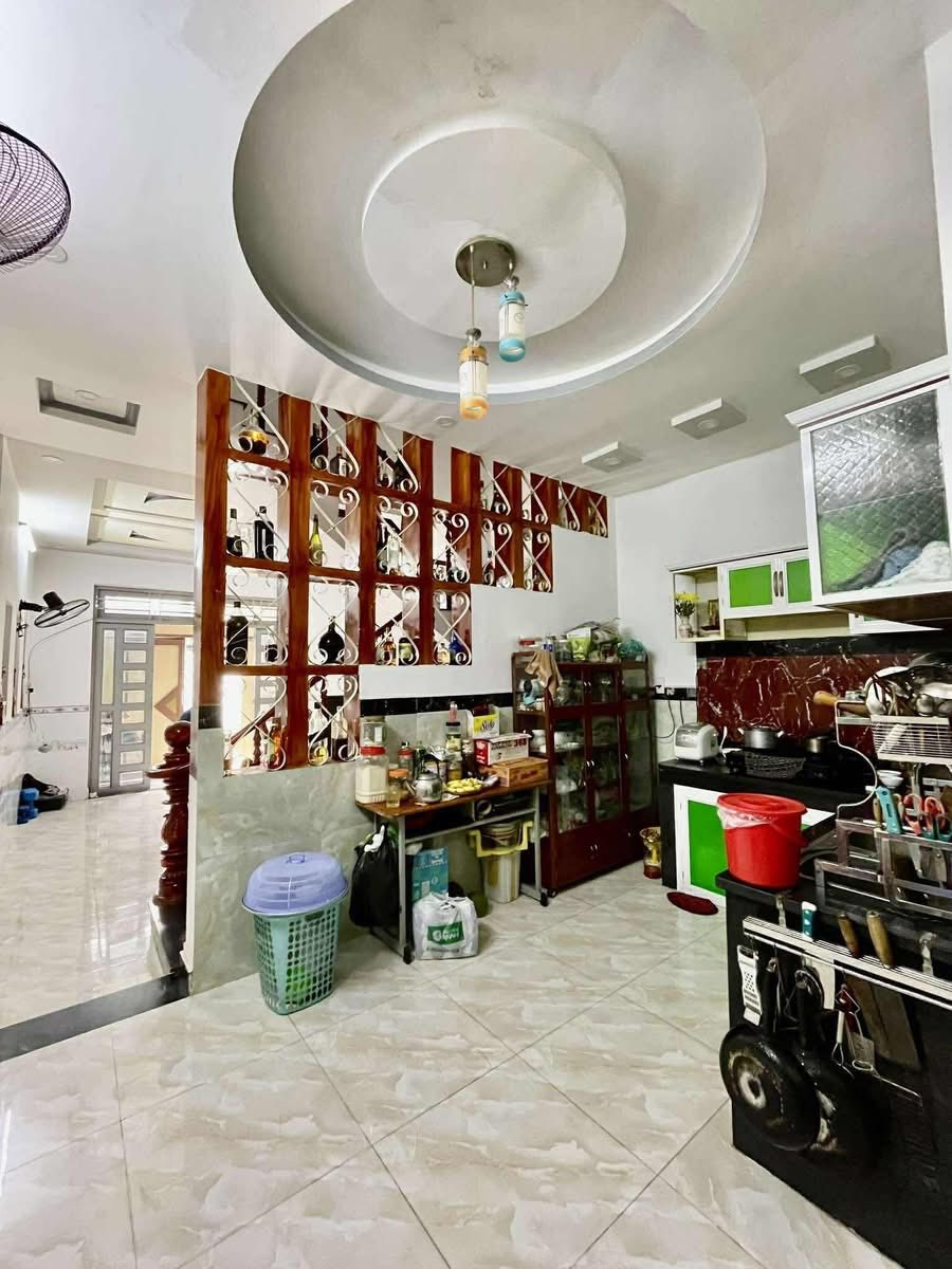 NHÀ 2 TẦNG BTCT MỚI TINH NGANG LỚN GẦN 5M. 54M2 GẦN SIÊU THỊ METRO. GIÁ RẺ CHỈ 3.X TỶ TL 3