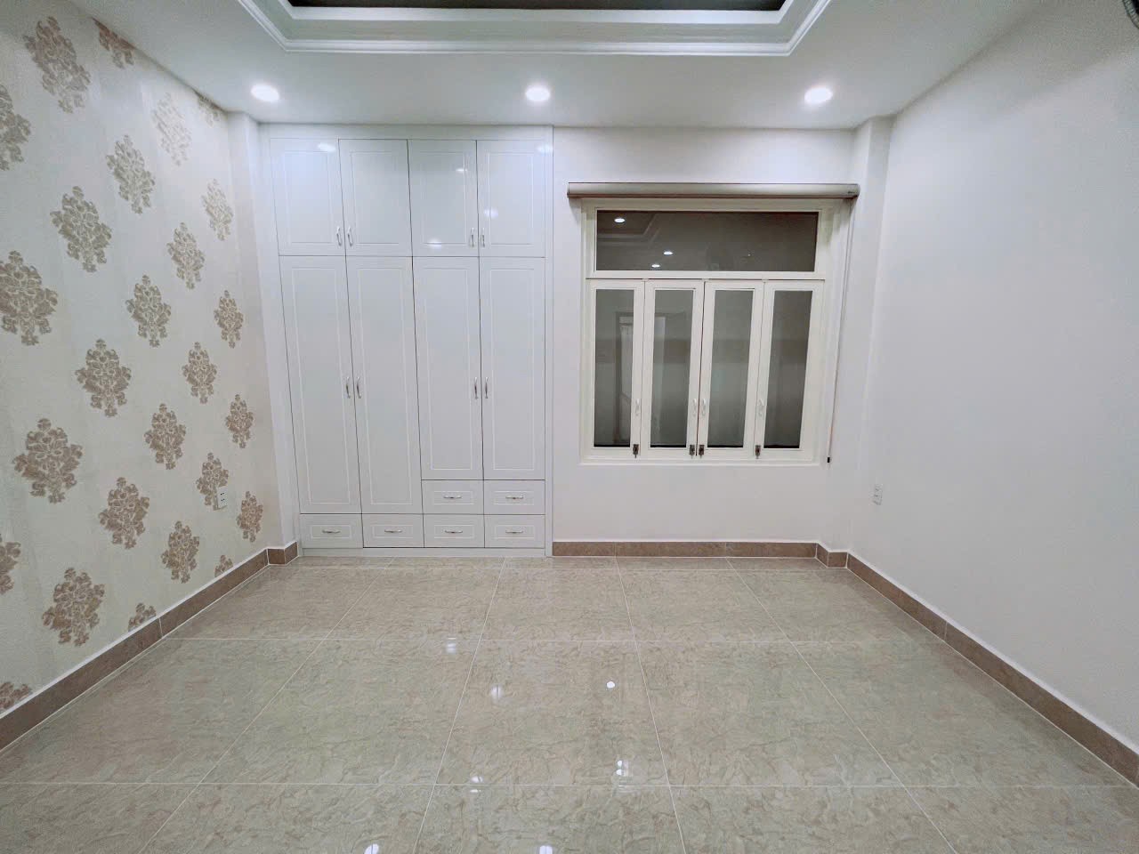Cho thuê Nhà mặt tiền sát bên Vạn Phúc city, Diện tích 250m², trệt 3 lâu,5PN,Giá 20 Tr 2