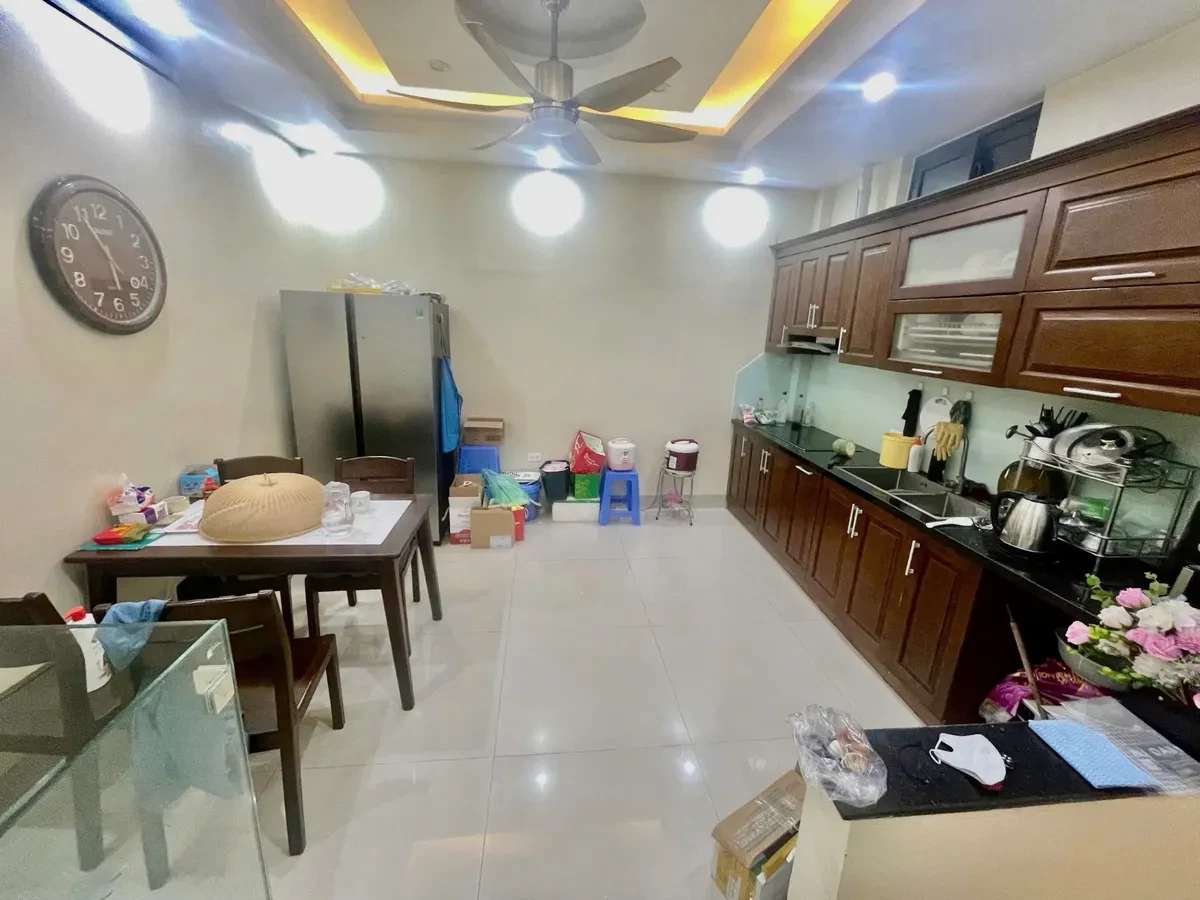 Bán Nhà Đê La Thành Nhỏ 37m2. 6 tầng. mặt tiền 4.2m. giá 10.5 tỷ Đống Đa Hà Nội 2