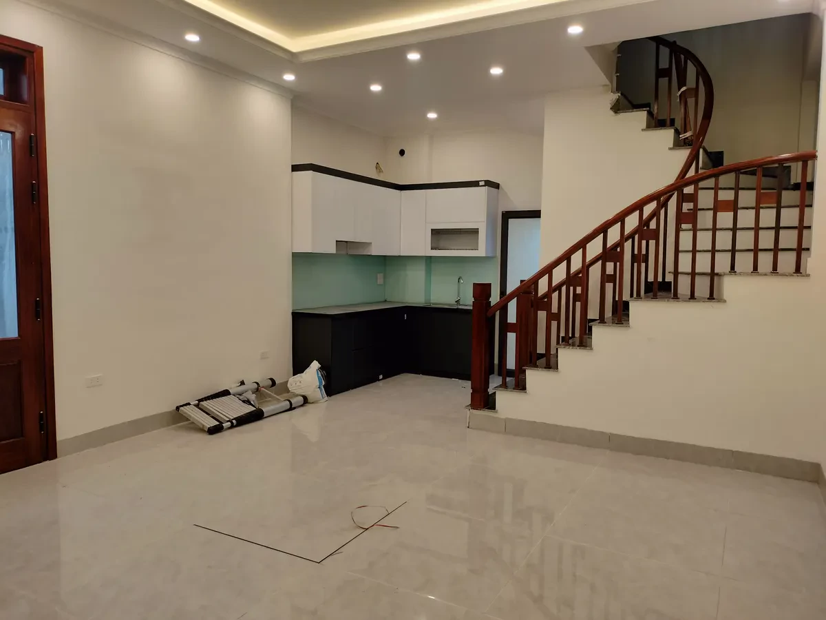 NHÀ ĐẸP NGÕ OTO Phố Nguyễn Văn Linh 42m2 X 5 tầng mặt tiền 7m 6.6 tỷ Long Biên.