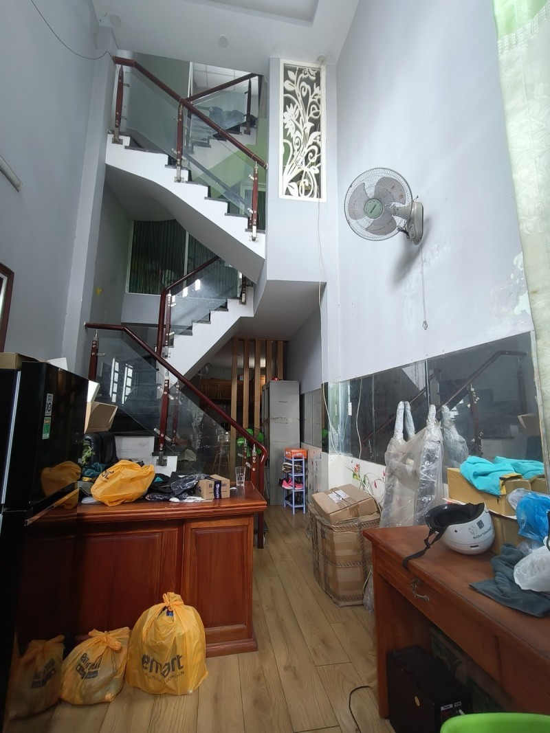 Bán nhà NGON , Phước Long, TP HCM, DT 160m2, 3 tầng, 14 phòng, Sổ Hồng, giá 9.35 tỷ. LH: 0933125879 2