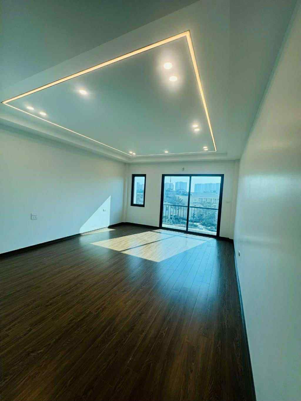 bán nhà Ngọc Thuỵ, 6 tầng thang máy, gara ôtô, full nội thất cơ bản 3
