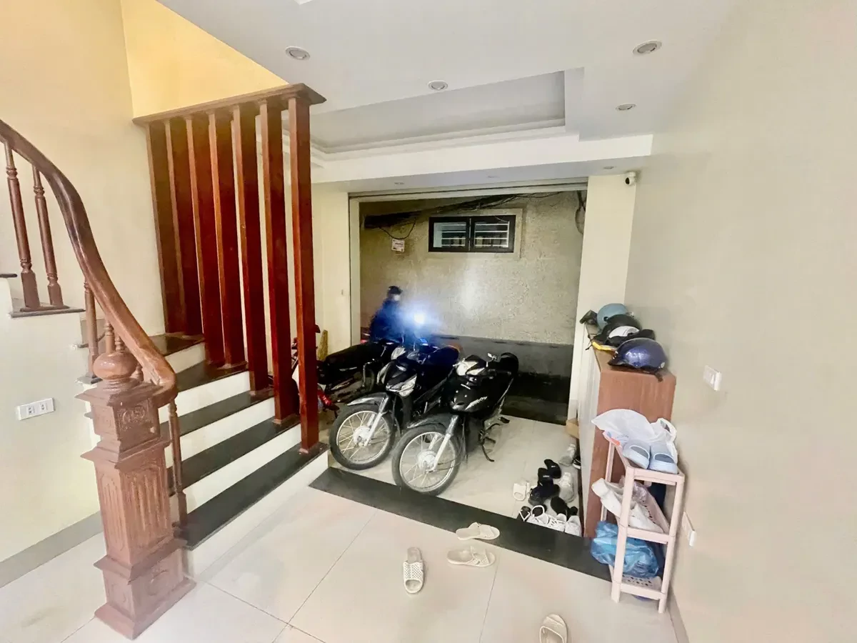 Bán Nhà Đê La Thành Nhỏ 37m2. 6 tầng. mặt tiền 4.2m. giá 10.5 tỷ Đống Đa Hà Nội 3
