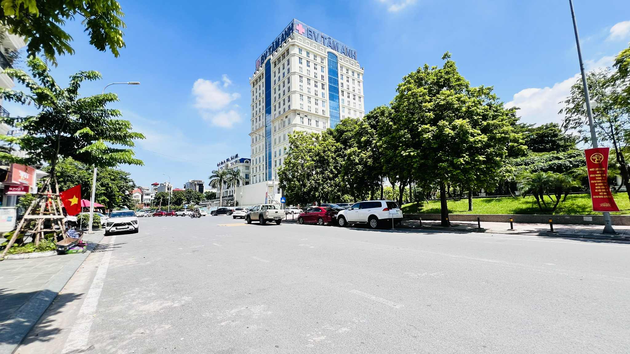 bán nhà Hoàng Như Tiếp- bệnh viện Tâm Anh, diện tích 140m, ôtô tránh, cách bệnh viện Tâm Anh 50m 2