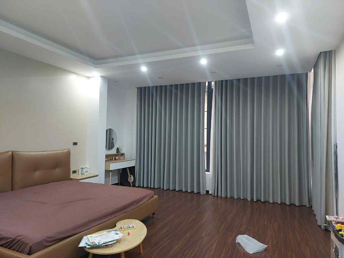 bán nhà Nguyễn Văn Cừ, 118m x 5 tầng, mặt tiền 5.5m, thang máy, gara, kinh doanh 5