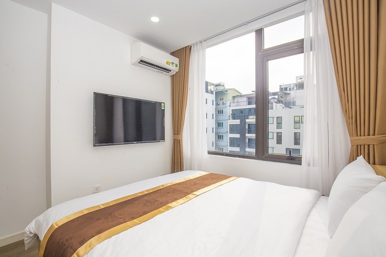 Cho thuê căn hộ 2PN rộng 75m2 tại Linh Lang, Ba Đình, đầy đủ nội thất đẹp, hiện đại, có ban công 4