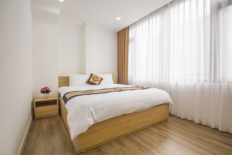Cho thuê căn hộ 2PN rộng 75m2 tại Linh Lang, Ba Đình, đầy đủ nội thất đẹp, hiện đại, có ban công 6