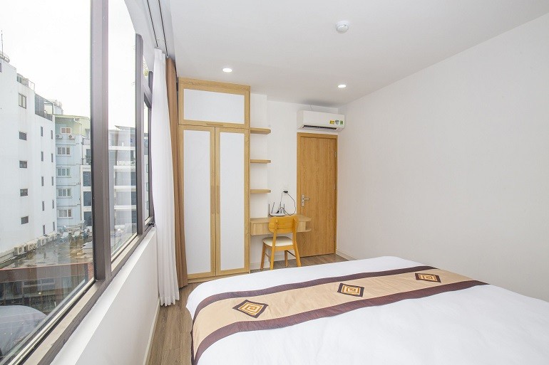 Cho thuê căn hộ 2PN rộng 75m2 tại Linh Lang, Ba Đình, đầy đủ nội thất đẹp, hiện đại, có ban công 7