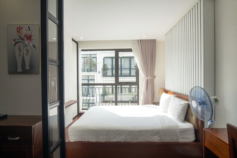 Cho thuê căn hộ 1PN rộng 50m2 tại Đào Tấn, Ba Đình, đầy đủ nội thất đẹp, hiện đại