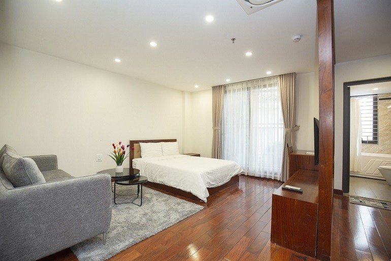 Cho thuê căn hộ 1PN rộng 50m2 tại Đào Tấn, Ba Đình, đầy đủ nội thất đẹp, hiện đại