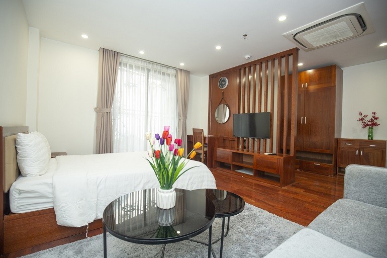 Cho thuê căn hộ 1PN rộng 50m2 tại Đào Tấn, Ba Đình, đầy đủ nội thất đẹp, hiện đại 2