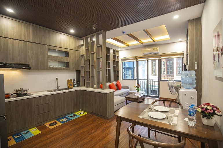 Cho thuê căn hộ 1PN rộng 65m2 tại Linh Lang, Ba Đình, đầy đủ nội thất đẹp, hiện đại, có ban công 4