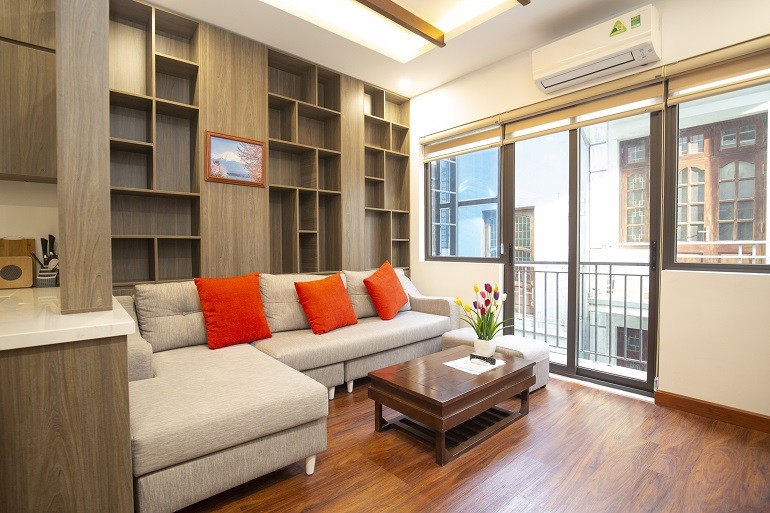 Cho thuê căn hộ 1PN rộng 65m2 tại Linh Lang, Ba Đình, đầy đủ nội thất đẹp, hiện đại, có ban công 6