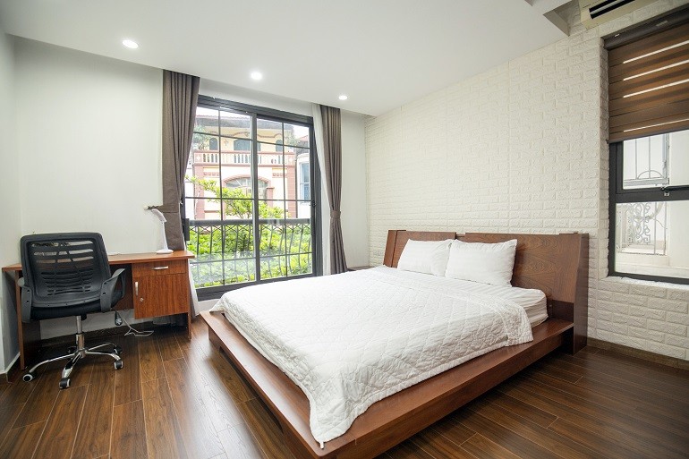 Cho thuê căn hộ 1PN rộng 55m2 tại Đào Tấn, Ba Đình, đầy đủ nội thất đẹp, hiện đại, có ban công