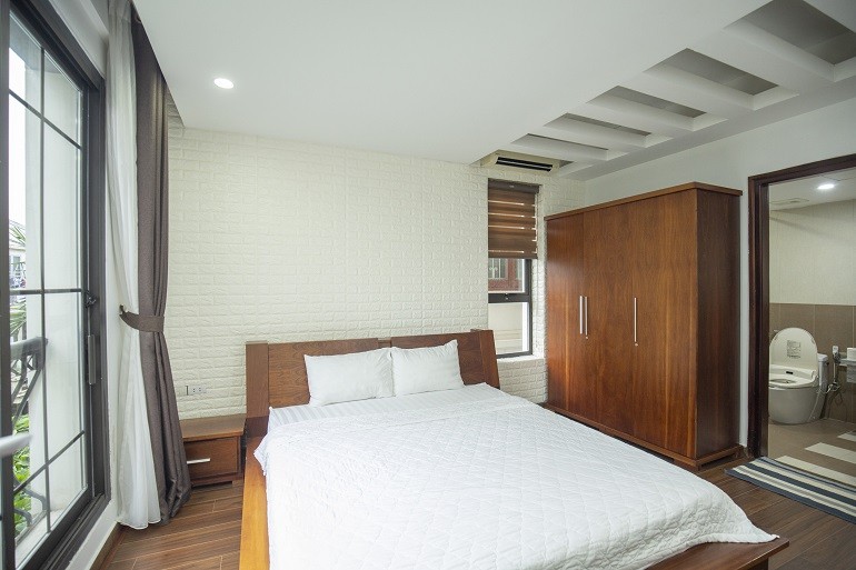 Cho thuê căn hộ 1PN rộng 55m2 tại Đào Tấn, Ba Đình, đầy đủ nội thất đẹp, hiện đại, có ban công 2