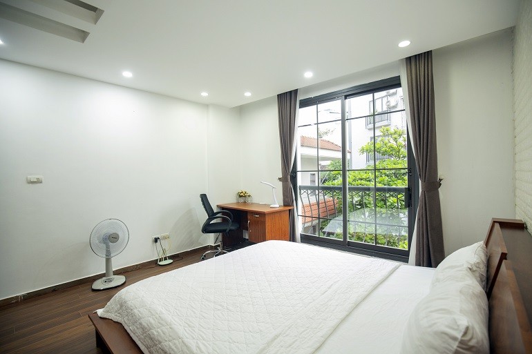 Cho thuê căn hộ 1PN rộng 55m2 tại Đào Tấn, Ba Đình, đầy đủ nội thất đẹp, hiện đại, có ban công 3