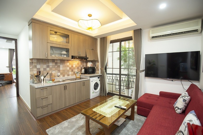 Cho thuê căn hộ 1PN rộng 55m2 tại Đào Tấn, Ba Đình, đầy đủ nội thất đẹp, hiện đại, có ban công 4