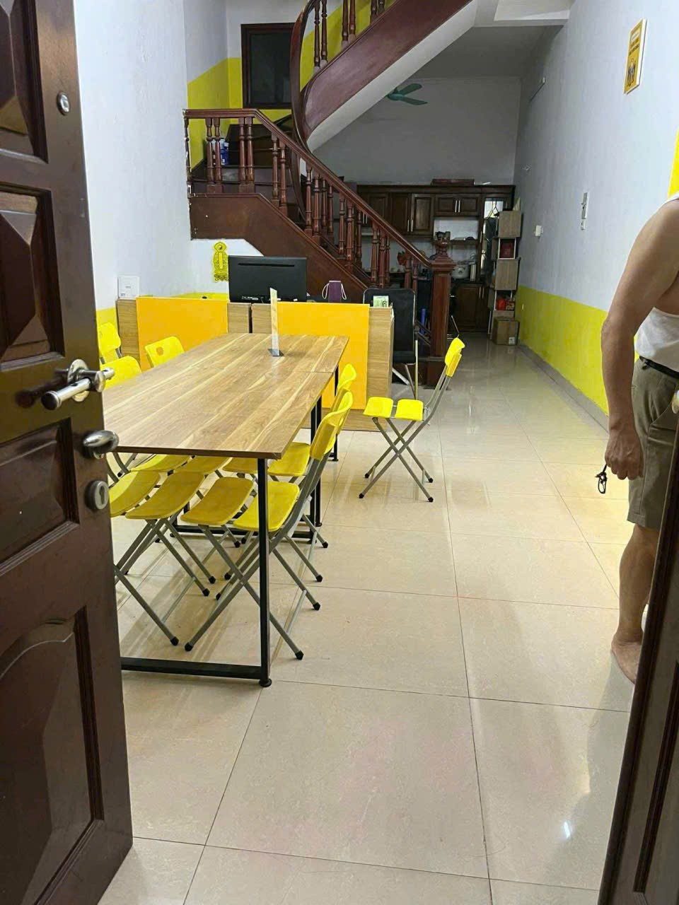 Cho thuê nhà ngõ 1 Trần quốc Hoàn Cầu Giấy, 57m x 4T, 5P, giá 19 triệu, ngõ ô tô
