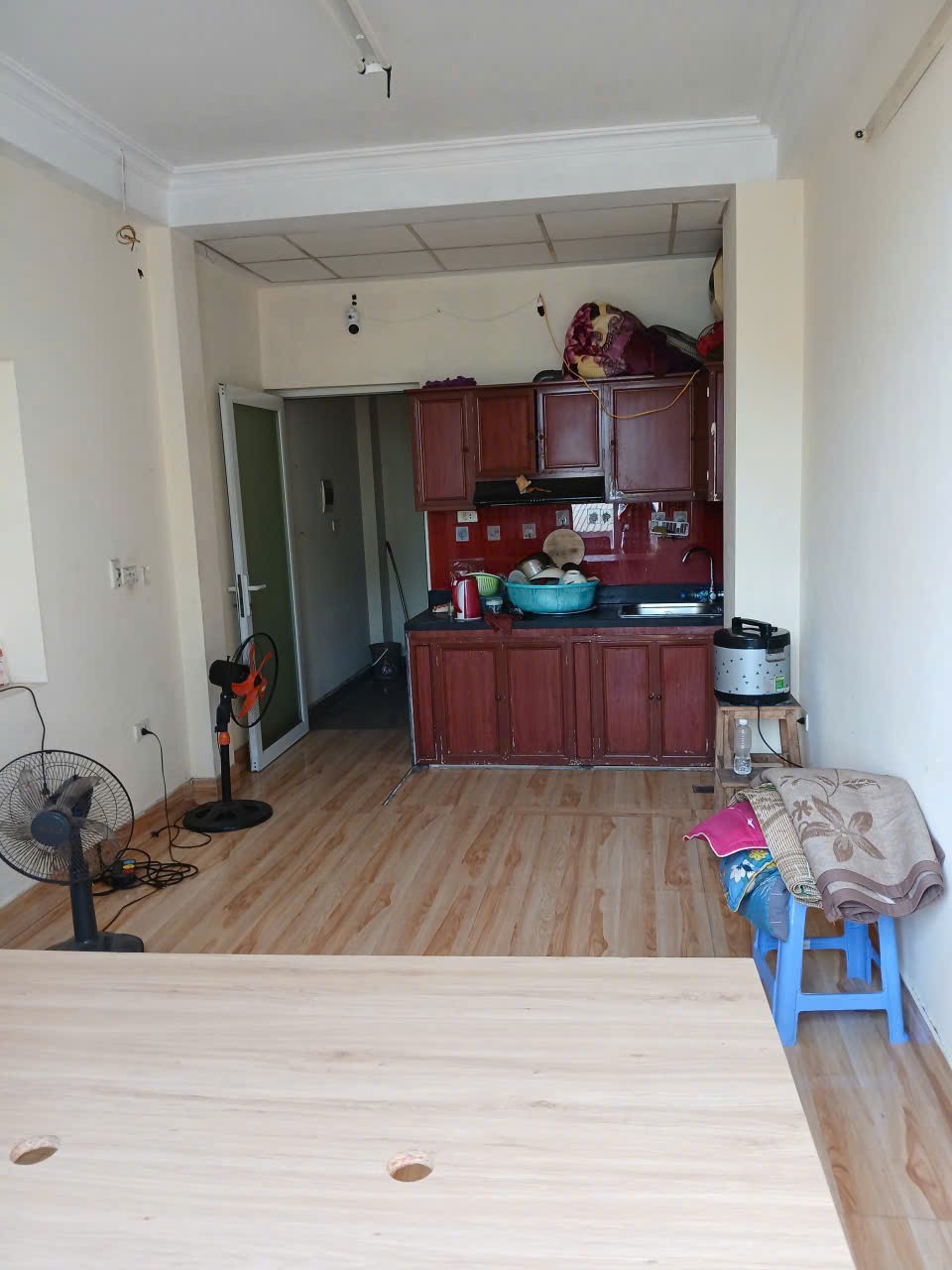 Cho thuê nhà ngõ ô tô Trung Kính - Cầu Giấy 30m x 5T, 4PN4VS giá 16 triệu, kinh doanh 2