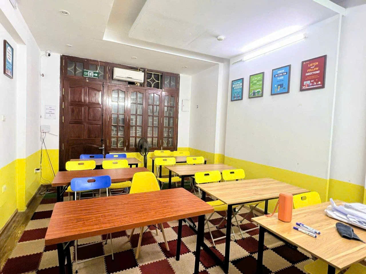 Cho thuê nhà ngõ 1 Trần quốc Hoàn Cầu Giấy, 57m x 4T, 5P, giá 19 triệu, ngõ ô tô 2