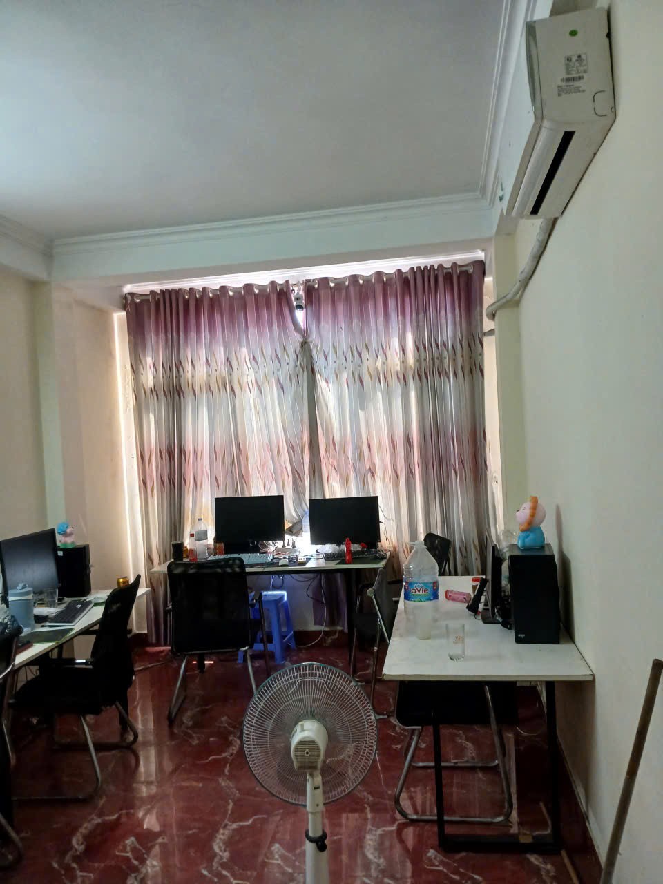 Cho thuê nhà ngõ ô tô Trung Kính - Cầu Giấy 30m x 5T, 4PN4VS giá 16 triệu, kinh doanh 3