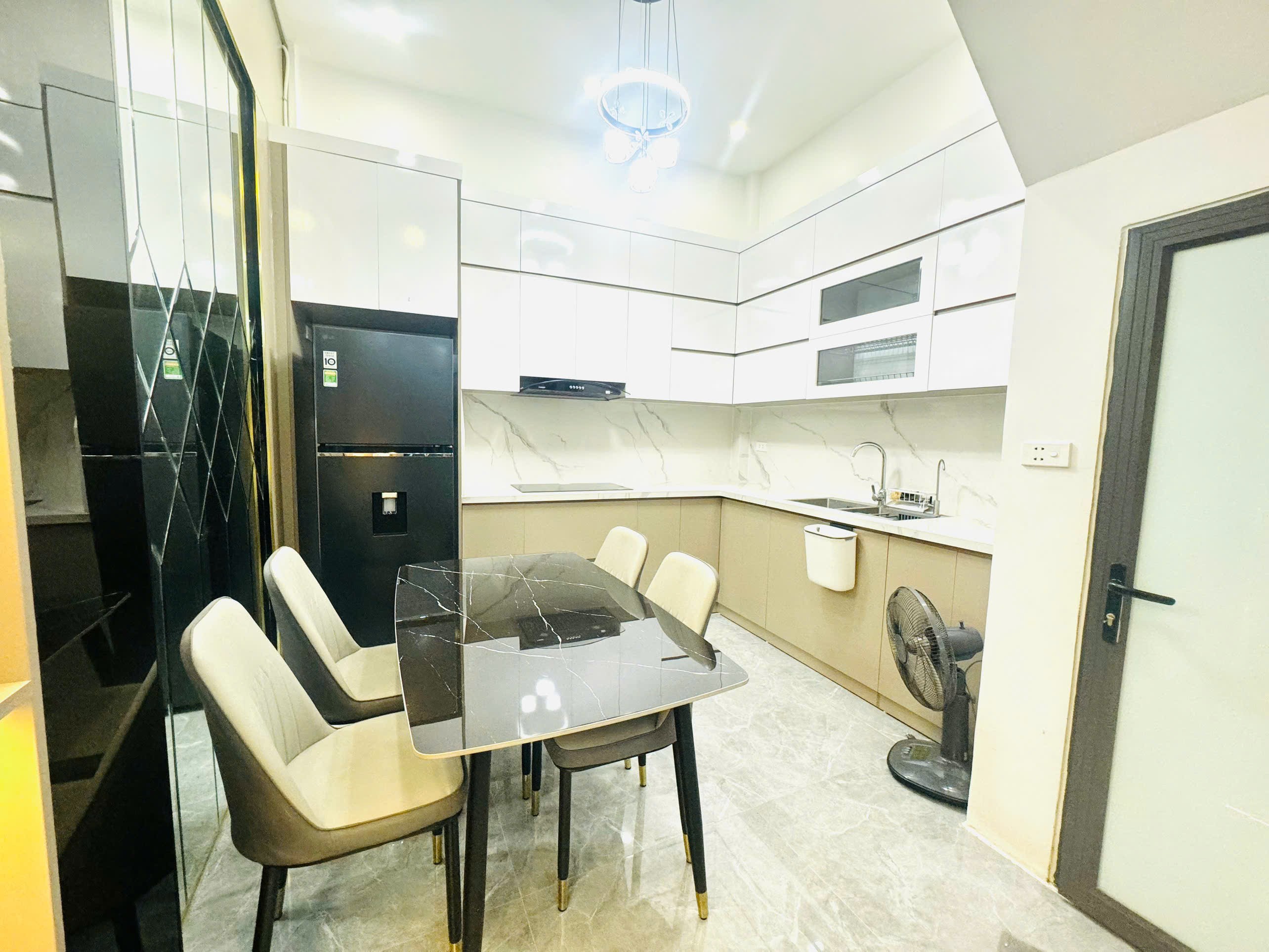 Nhà ĐẸP LONG LANH,  full đồ 50m x 5T, 6PN giá 18TR  Minh Khai, Hai Bà Trưng, ở GĐ - nhóm 3