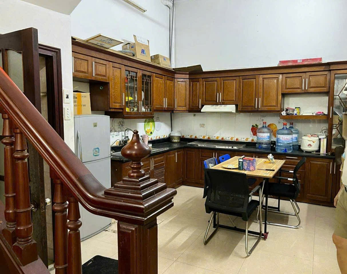 Cho thuê nhà ngõ 1 Trần quốc Hoàn Cầu Giấy, 57m x 4T, 5P, giá 19 triệu, ngõ ô tô 3