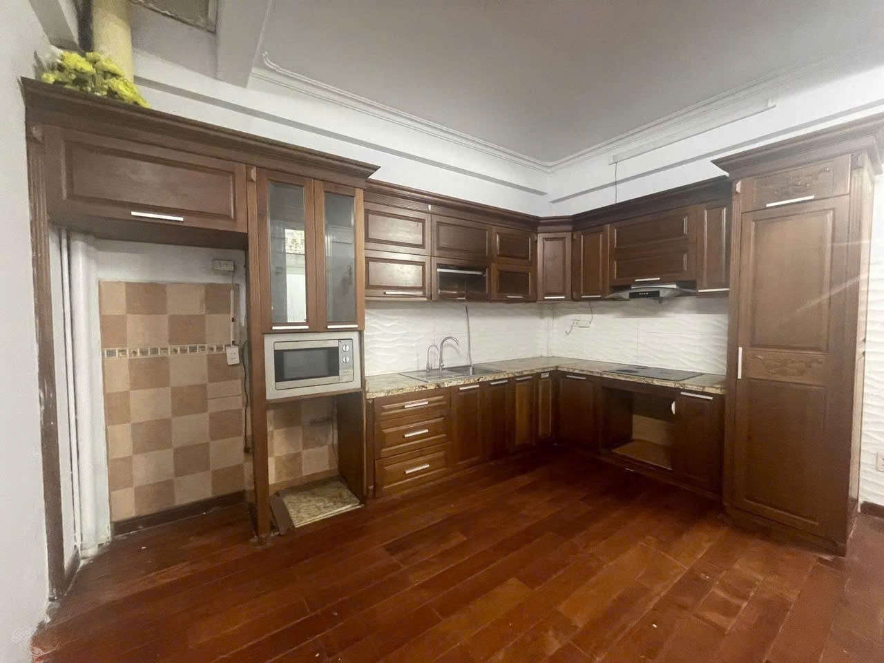 Cho thuê nhà ngõ 61 Phạm Tuấn Tài, Cầu Giấy 76m x 4T, 6PN4VS giá 25tr, ô tô tránh 3