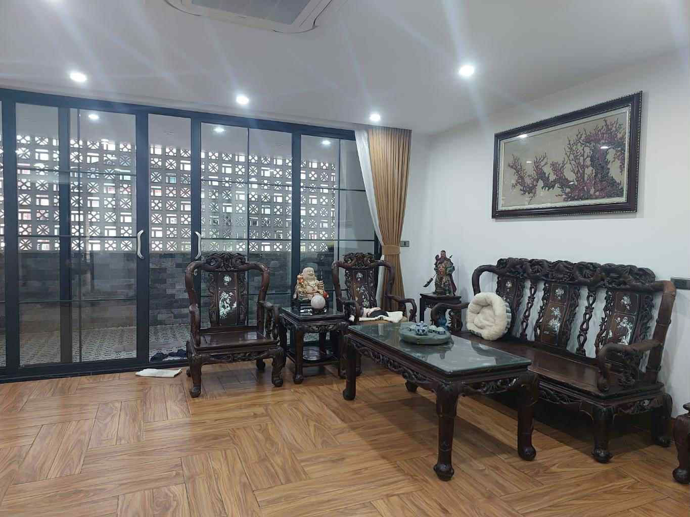 bán nhà Nguyễn Văn Cừ, 118m x 5 tầng, mặt tiền 5.5m, thang máy, gara, kinh doanh 3