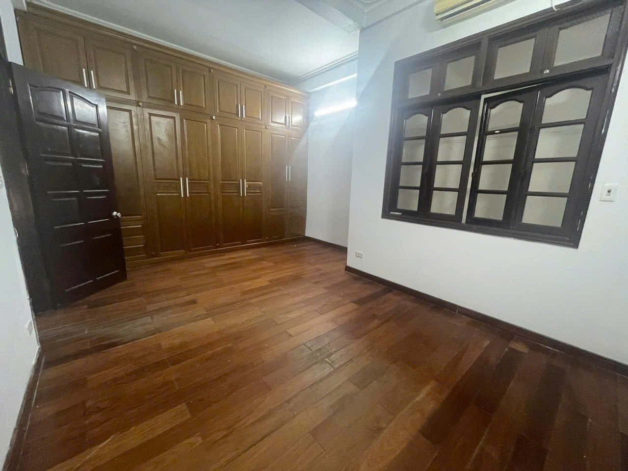 Cho thuê nhà ngõ 61 Phạm Tuấn Tài, Cầu Giấy 76m x 4T, 6PN4VS giá 25tr, ô tô tránh 4