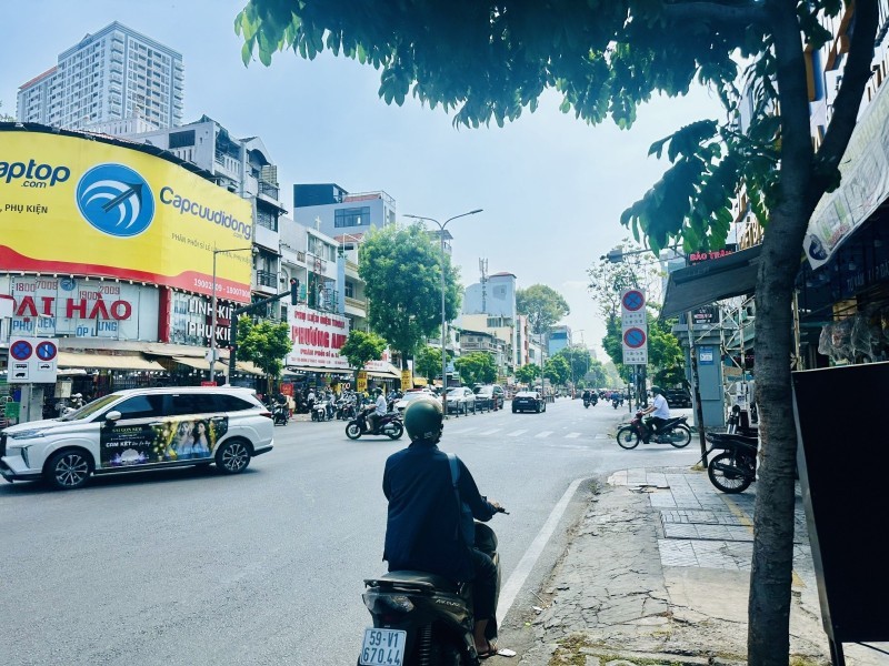 Bán nhà mặt tiền 3/2-ngang 4m-gần nhà thi đâu Phú Thọ-kinh doanh sầm uất 2