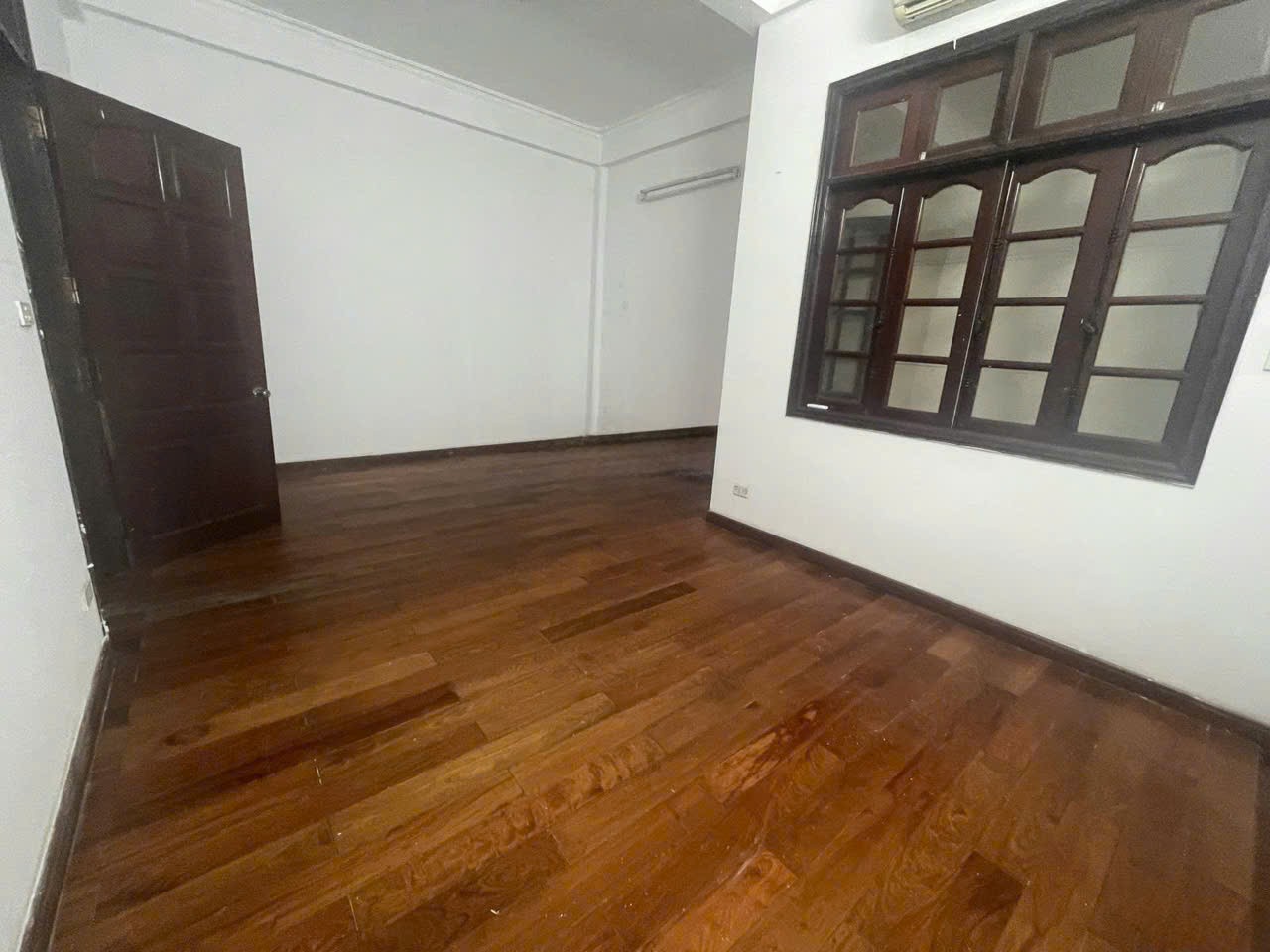 Cho thuê nhà ngõ 61 Phạm Tuấn Tài, Cầu Giấy 76m x 4T, 6PN4VS giá 25tr, ô tô tránh 6