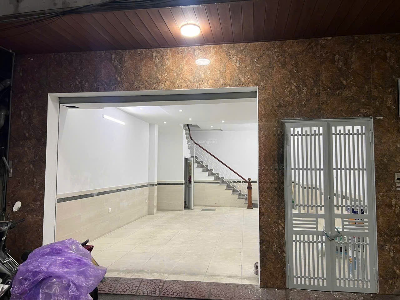 Cho thuê nhà ngõ 213 Trung Kính, Cầu Giấy 65m x 5T giá 29 triệu, NGÕ NÔNG - Ô TÔ 3