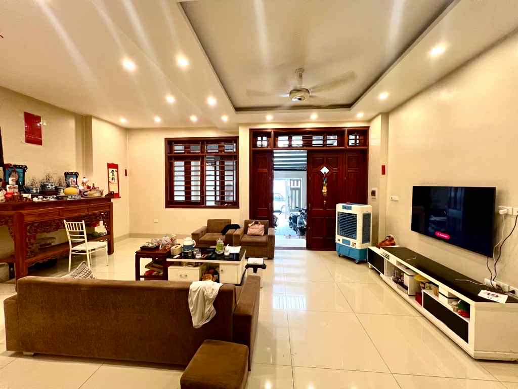 bán nhà Cổ Linh, 140m, mặt tiền 6.2m, nở hậu, đường rộng 10m, 3 ôtô tránh nhau 3