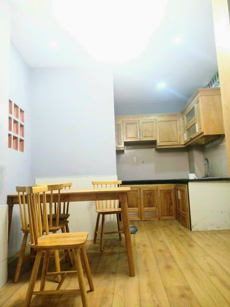 Bán nhà NGON , Phước Long, TP HCM, DT 160m2, 3 tầng, 14 phòng, Sổ Hồng, giá 9.35 tỷ. LH: 0933125879 3