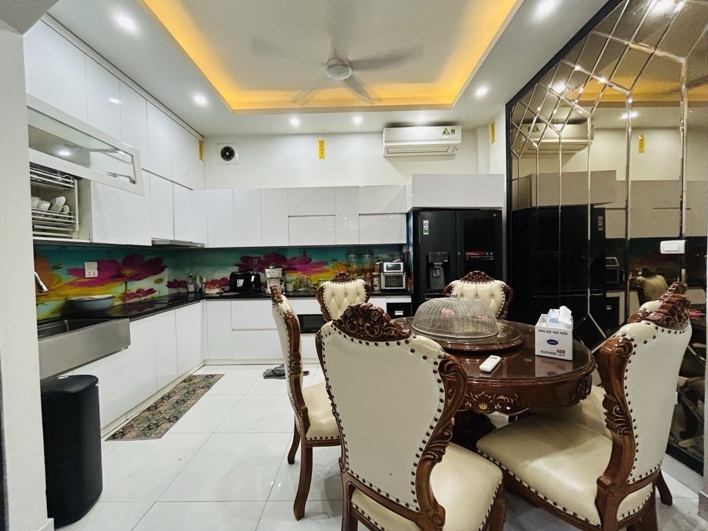 Cần bán Nhà mặt tiền đường Yên Lạc, Phường Vĩnh Tuy, Diện tích 55m², Giá 15.5 Tỷ 2