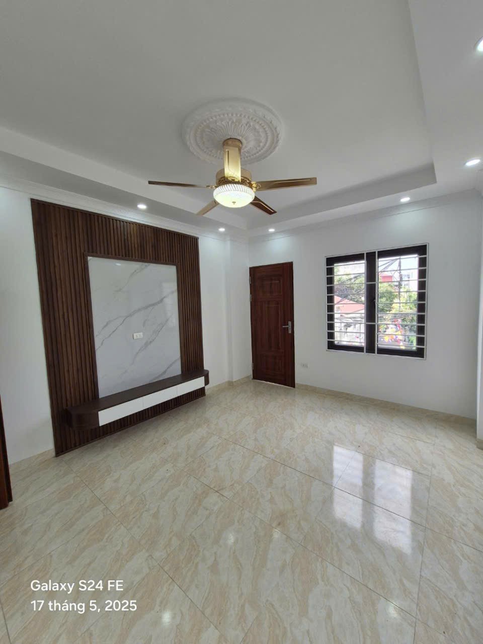 NHÀ ĐẸP, VỊ TRÍ ĐẸP, Ô TÔ ĐỖ CỬA, NGAY HỒ ĐIỀU HOÀ, GIAO THÔNG THUẬN TIỆN, NGẬP TRÀN TIỆN ÍCH, GIÁ 2