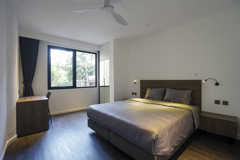 Cho thuê căn hộ rộng 169m2, 3PN tại Quảng Khánh, Tây Hồ, có ban công, view hồ, đủ đồ hiện đại 4
