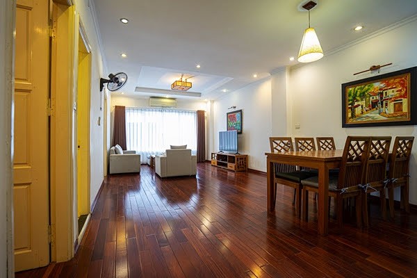 Cho thuê căn hộ rộng 95m2, 2PN tại Tô Ngọc Vân, quận Tây Hồ, đủ đồ