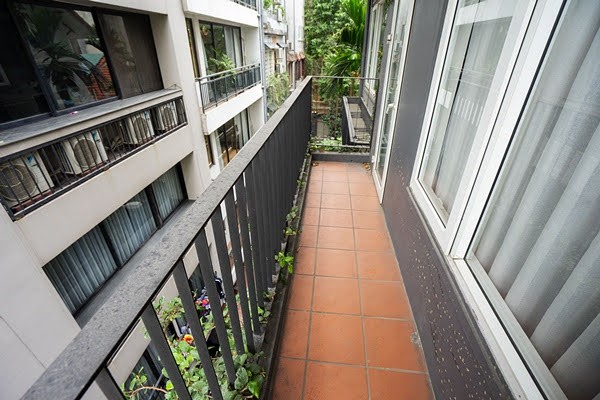 Cho thuê căn hộ rộng 95m2, 2PN tại Tô Ngọc Vân, quận Tây Hồ, đủ đồ 8