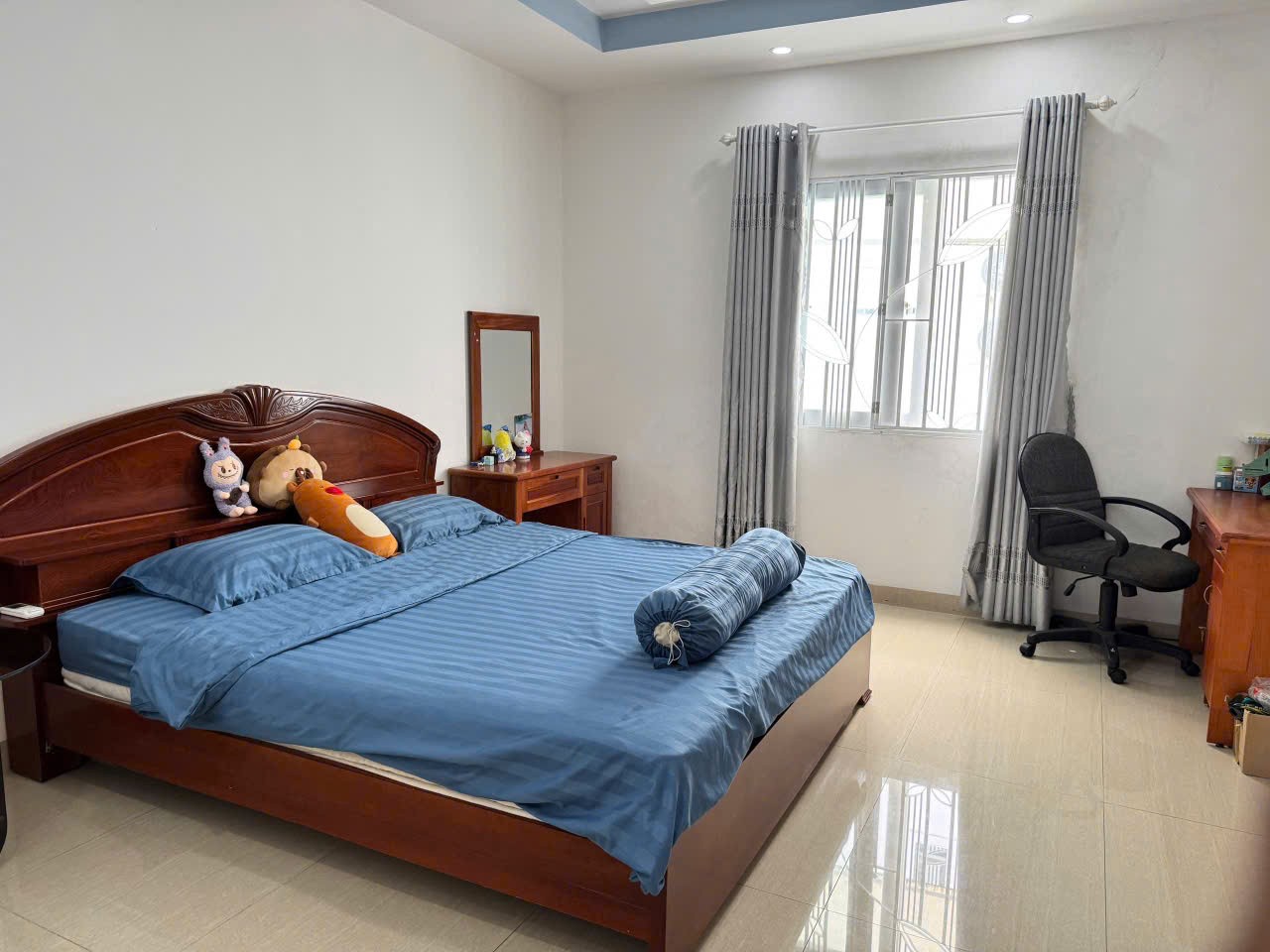 cần bán nhà mặt tiền đương B5 Khu Đô Thị Vĩnh Điềm Trung , diện tich 102 m2 Ngang 6m giá 8,9 tỷ . 4
