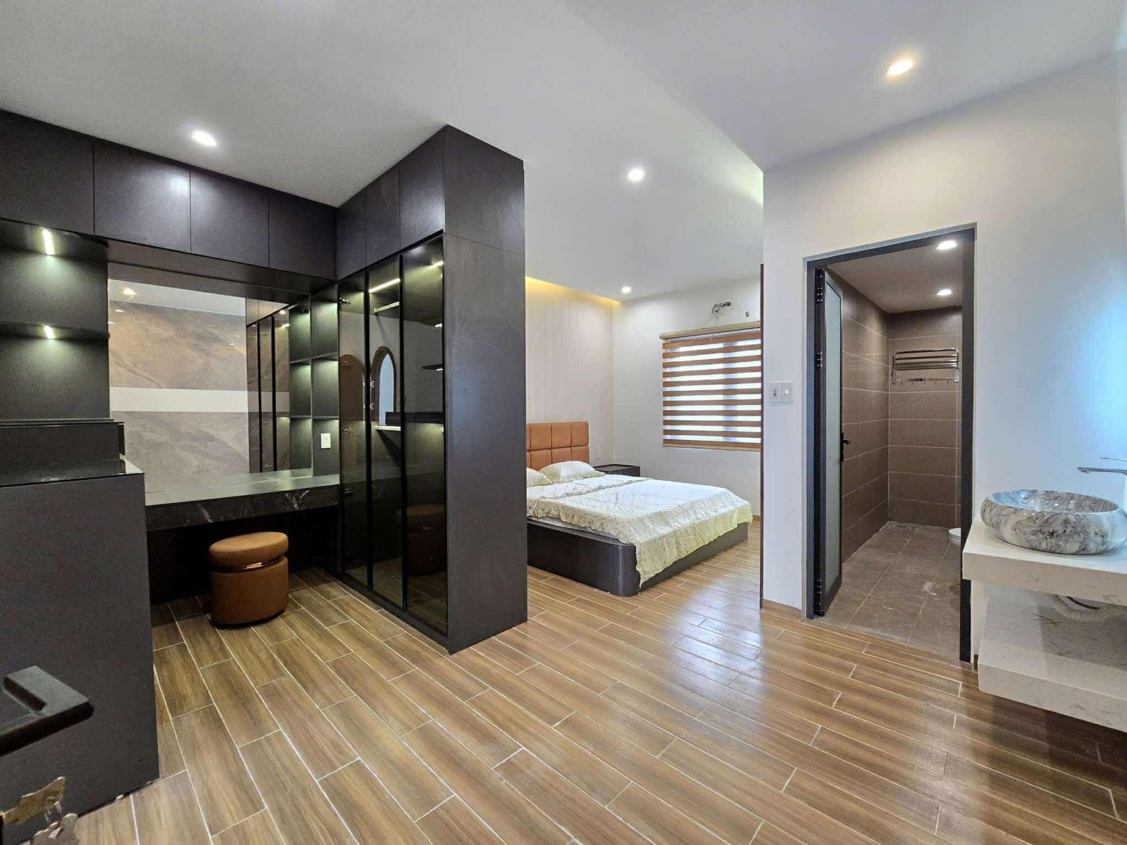 Nhà 3 Tầng Hiện Đại Hòa Xuân – Full Nội Thất Cao Cấp, Giá 8.1 Tỷ 4