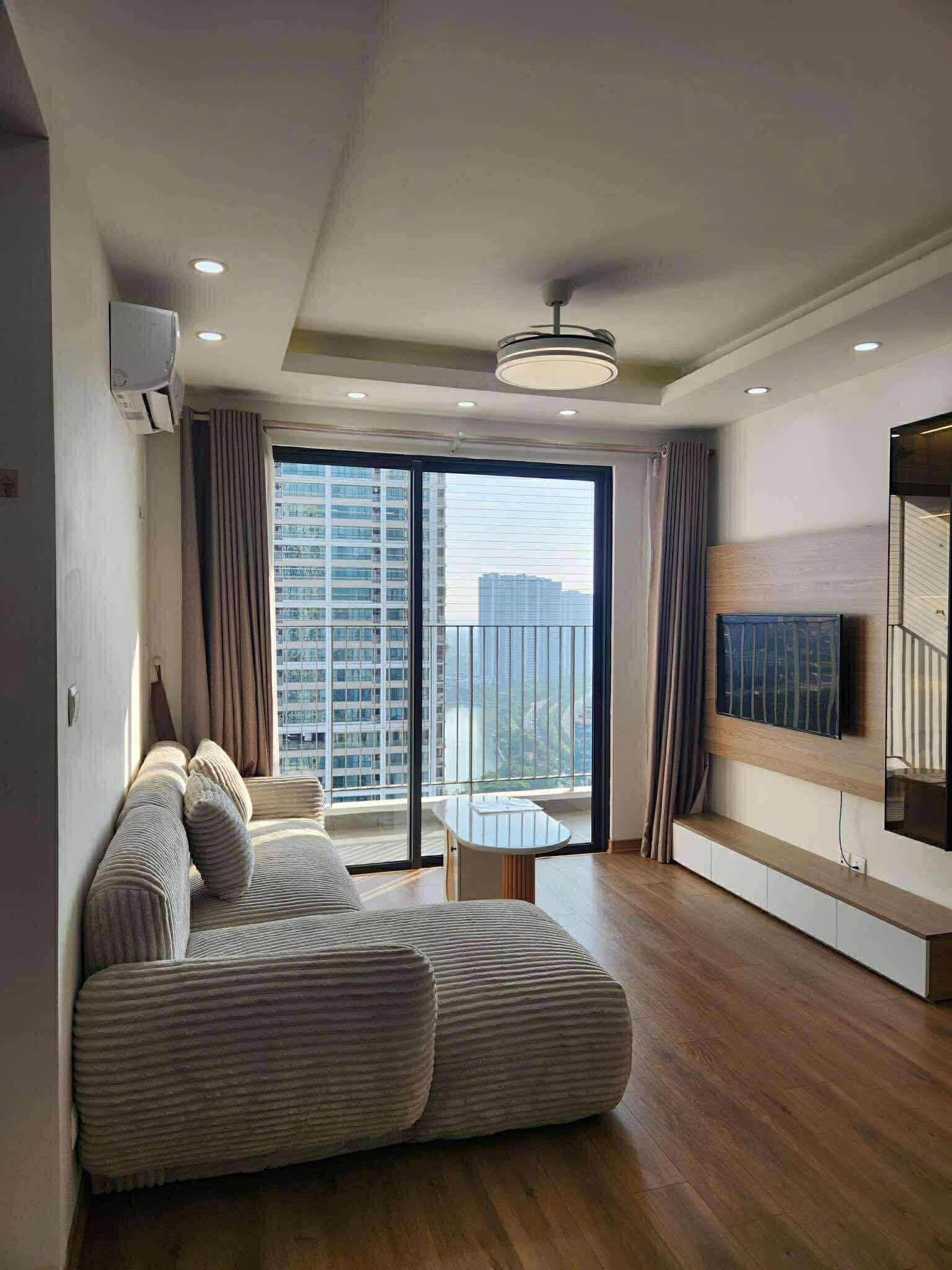 Bán căn hộ 3PN - 93m2 tại VINHOMES D'CAPITALE, giá 9.x tỷ
