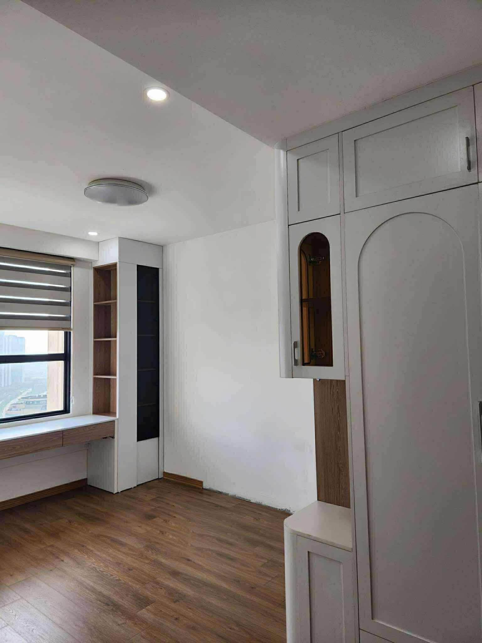 Bán căn hộ 3PN - 93m2 tại VINHOMES D'CAPITALE, giá 9.x tỷ 3